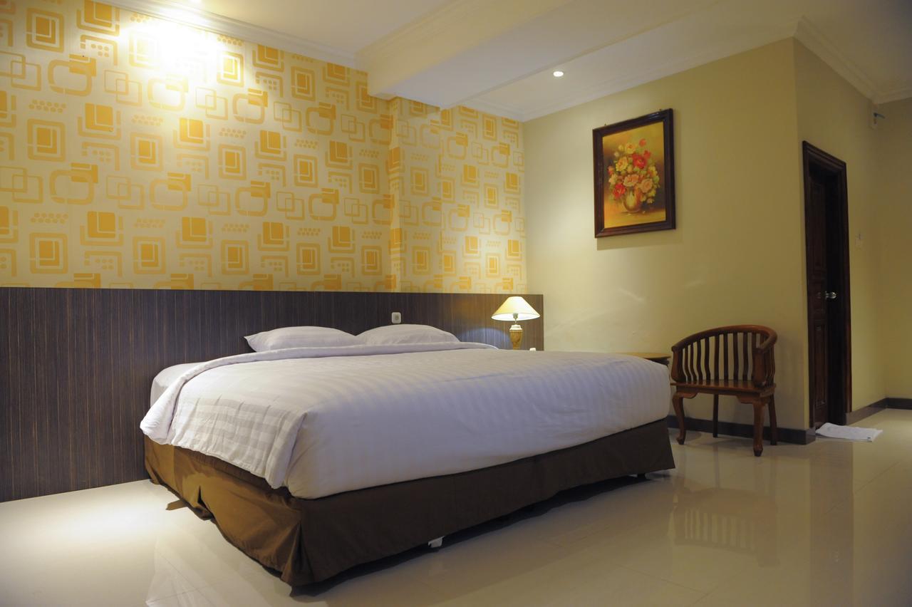 Sylvia Hotel Budget Kupang  Extérieur photo