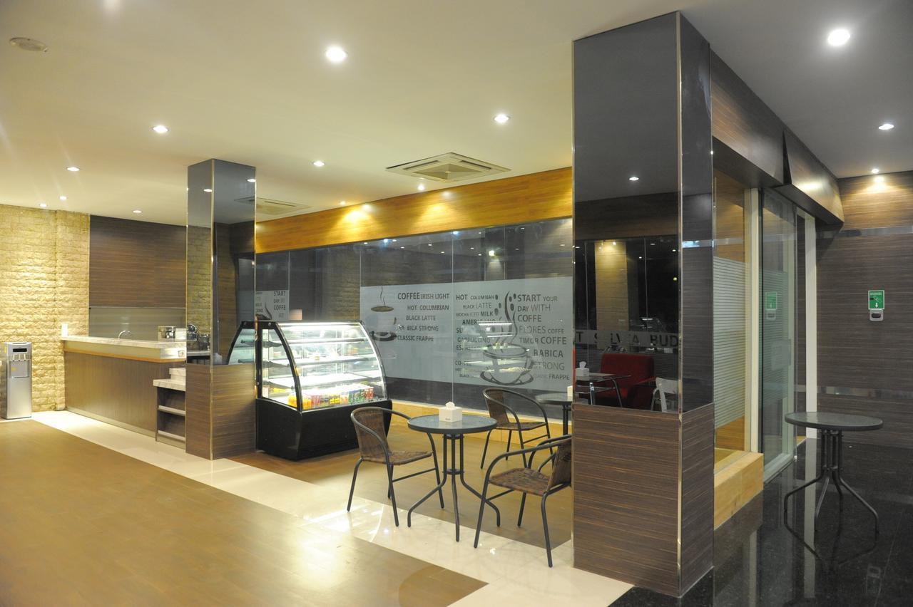 Sylvia Hotel Budget Kupang  Extérieur photo