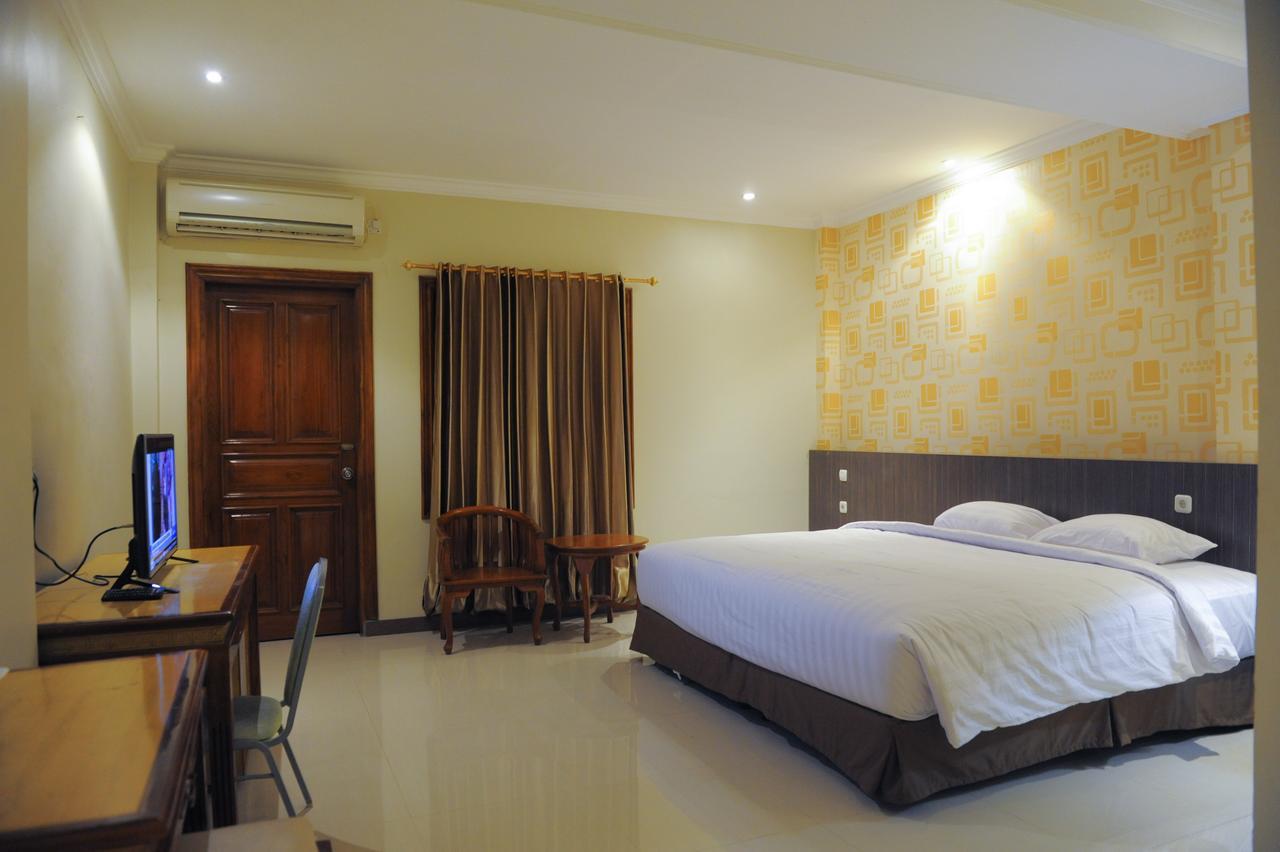 Sylvia Hotel Budget Kupang  Extérieur photo