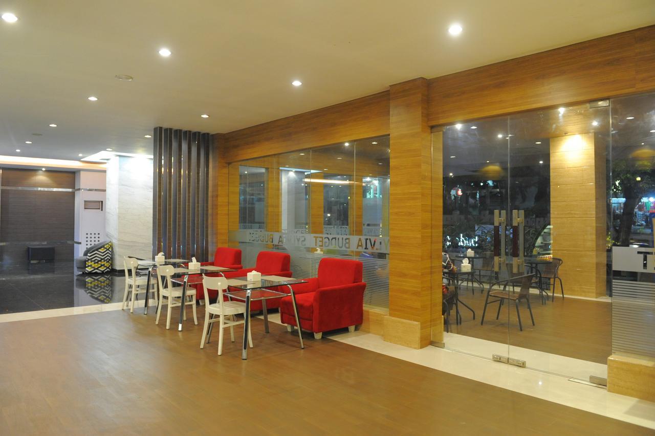 Sylvia Hotel Budget Kupang  Extérieur photo