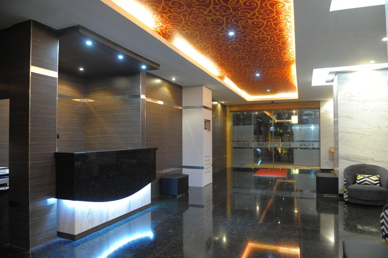 Sylvia Hotel Budget Kupang  Extérieur photo
