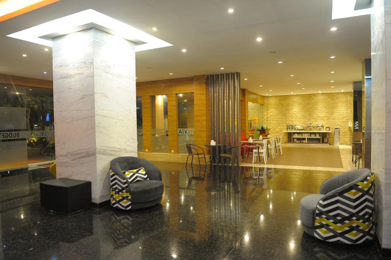 Sylvia Hotel Budget Kupang  Extérieur photo