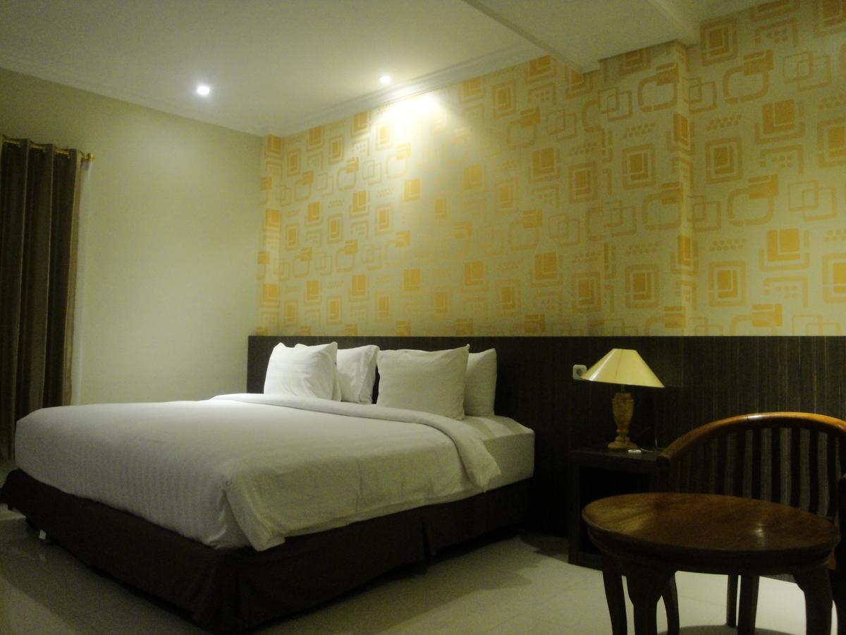 Sylvia Hotel Budget Kupang  Extérieur photo
