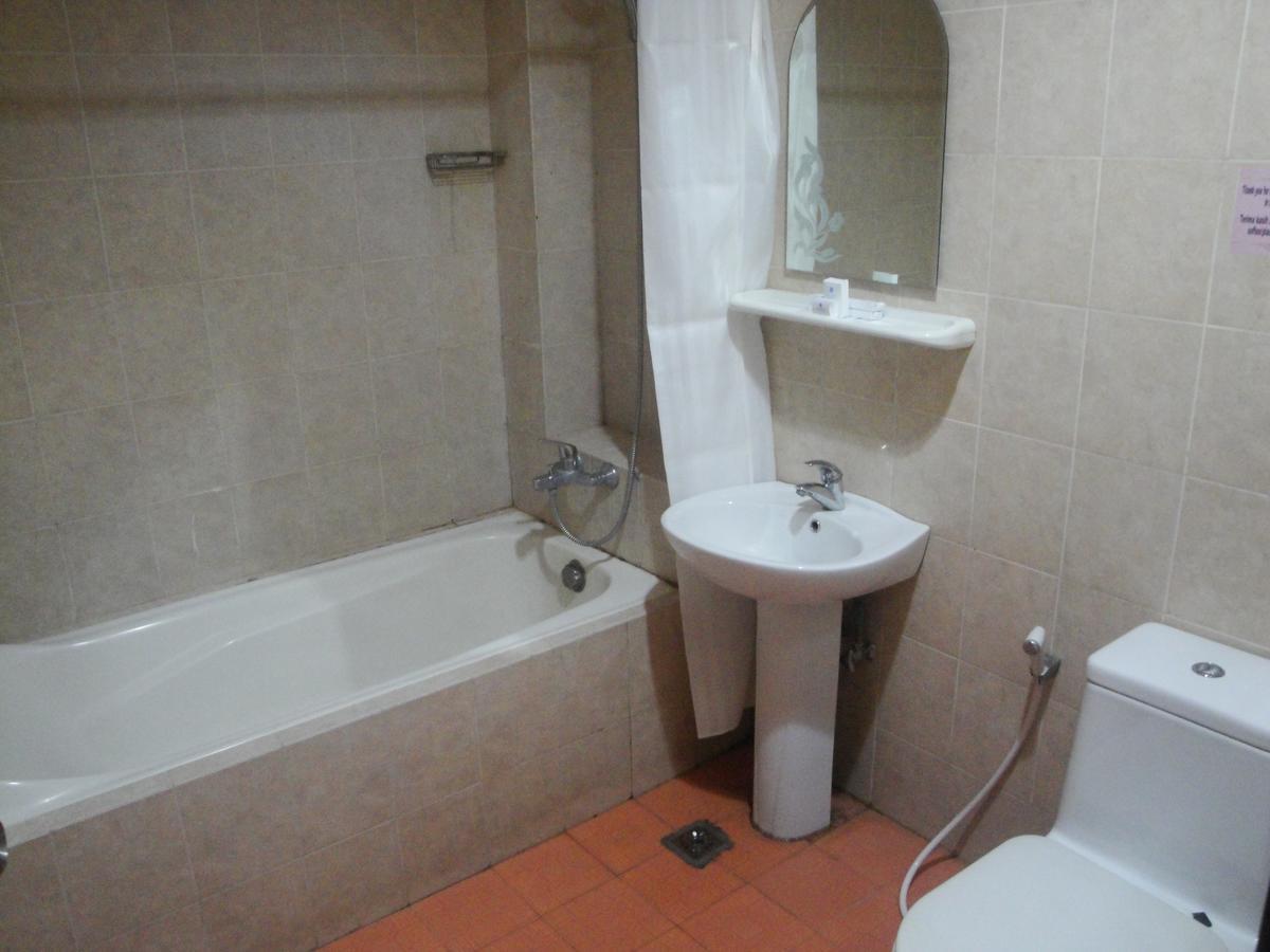 Sylvia Hotel Budget Kupang  Extérieur photo
